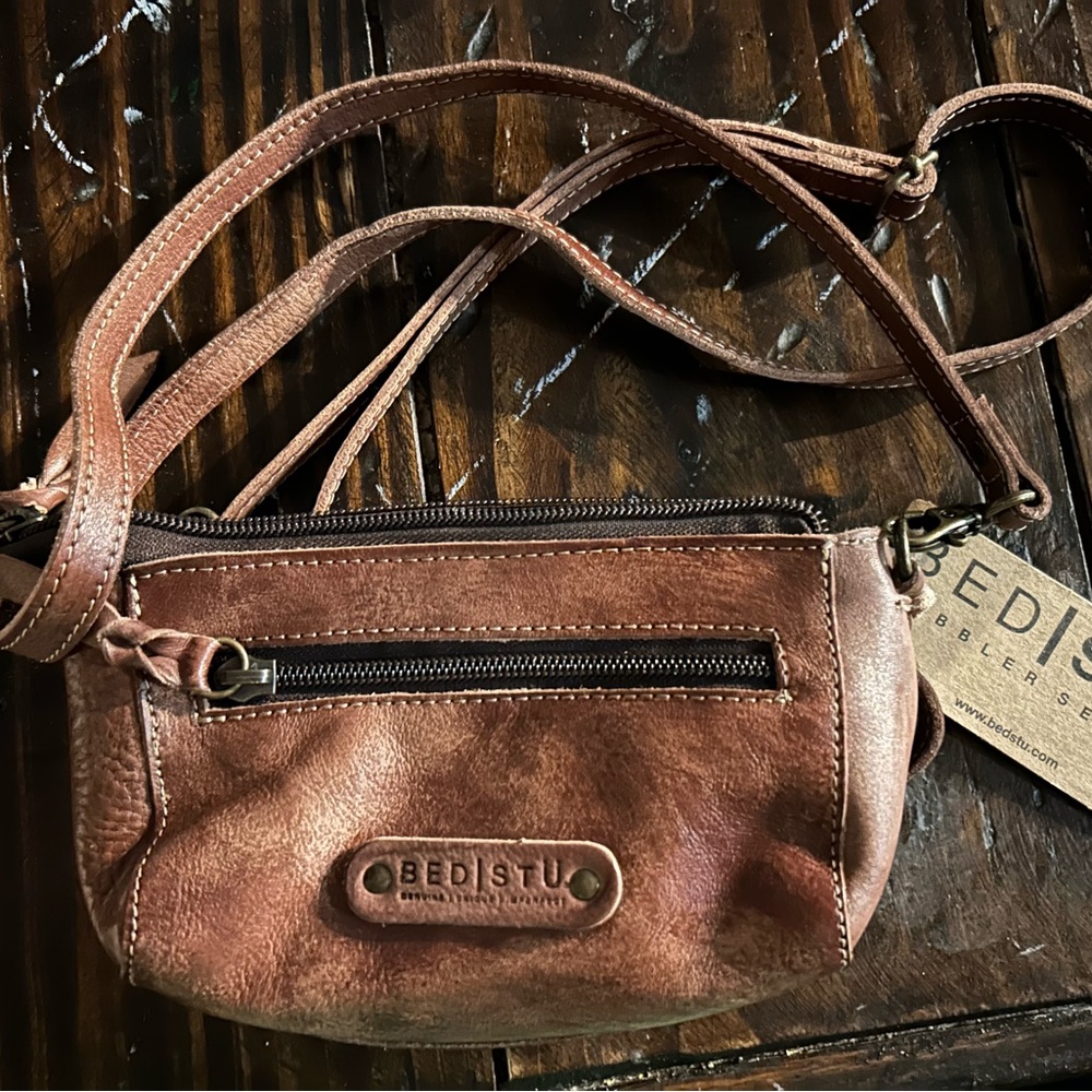 NWT Bedstu Encase bag in Teak Driftwood